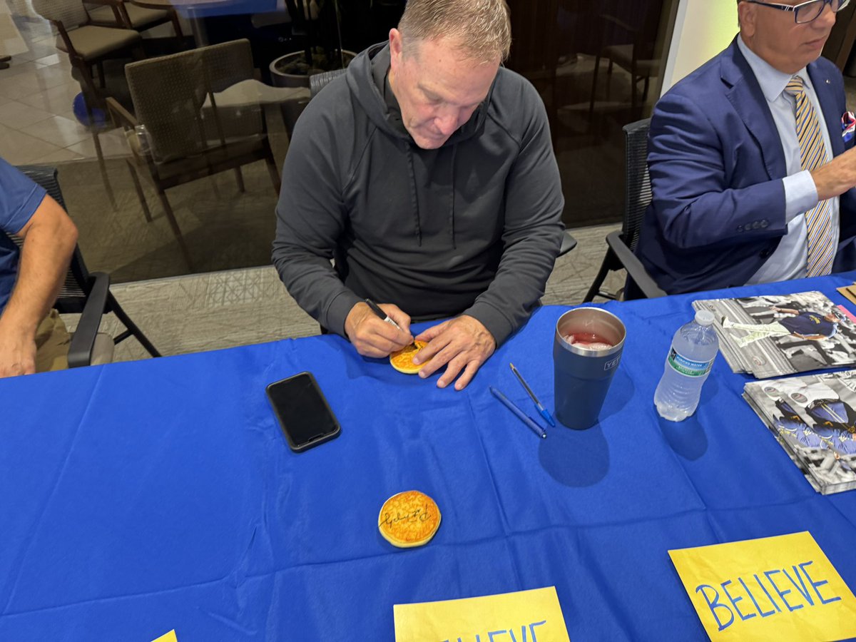 BigJohnLittleJohn (@jackfactor3) on Twitter photo Hey, <a href="/Brewers/">Milwaukee Brewers</a>! How about the first ever pocket pancake signing! (they are made of felt) #patspocketpancakes Hey, <a href="/Brewers/">Milwaukee Brewers</a>! How about the first ever pocket pancake signing! (they are made of felt) #patspocketpancakes
