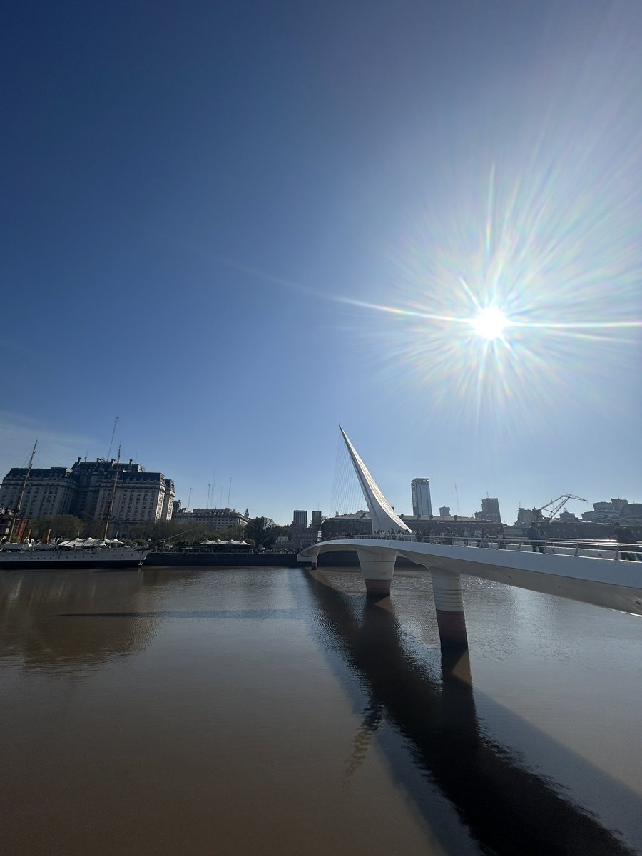 GeraldineKhalo's tweet image. Una de las ciudades más cosmopolita de la Región y sin el desarrollo que amerita. Clave es la Descentralización de la CABA  #Comunas