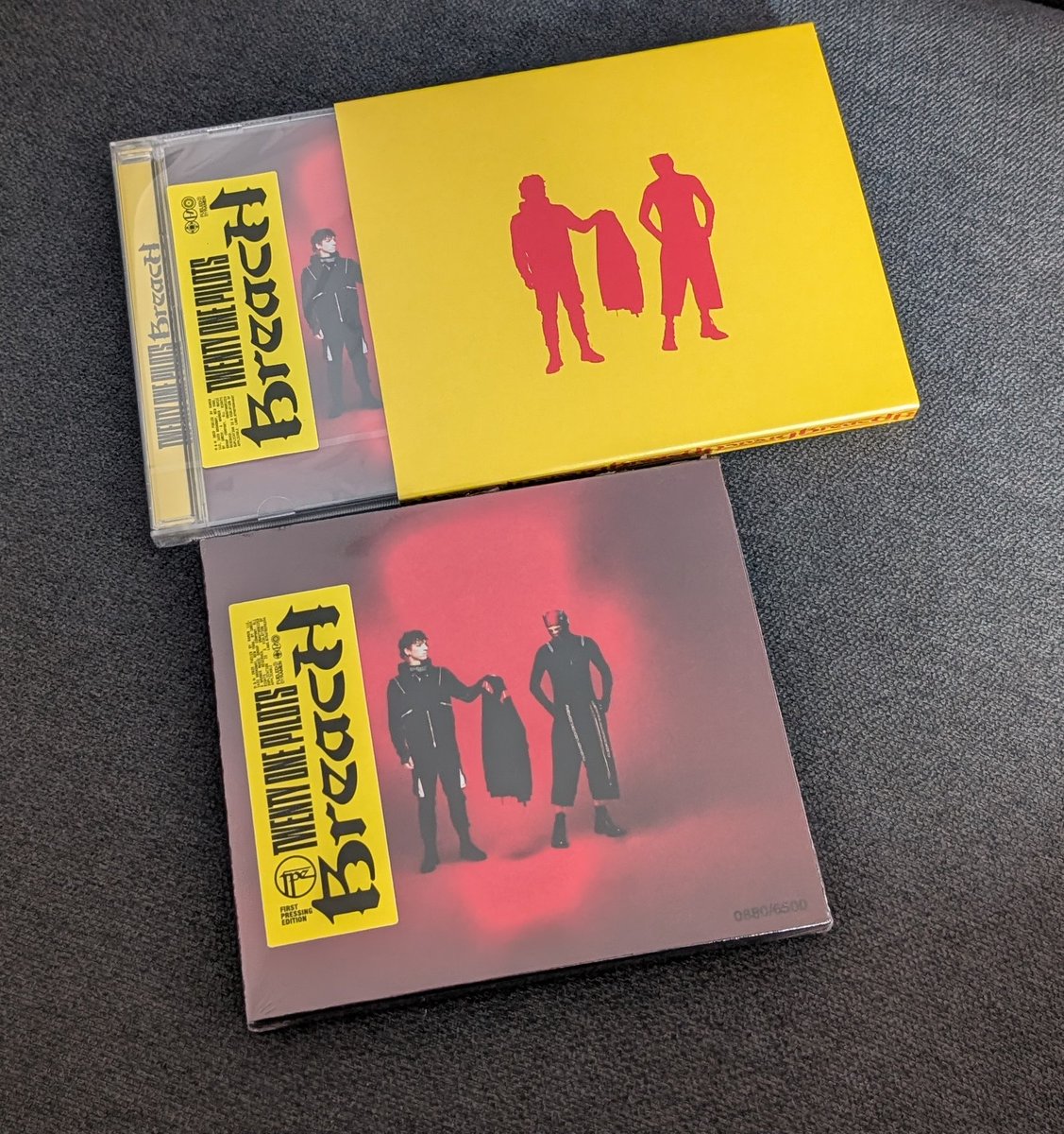 Can't get enough of this Album ! This band is just something else 😌 |-/ <a href="/twentyonepilots/">twenty one pilots</a> <a href="/tylerrjoseph/">tyler jøseph</a> <a href="/joshuadun/">josh dun</a> #twentyonepilots #breach #tøp