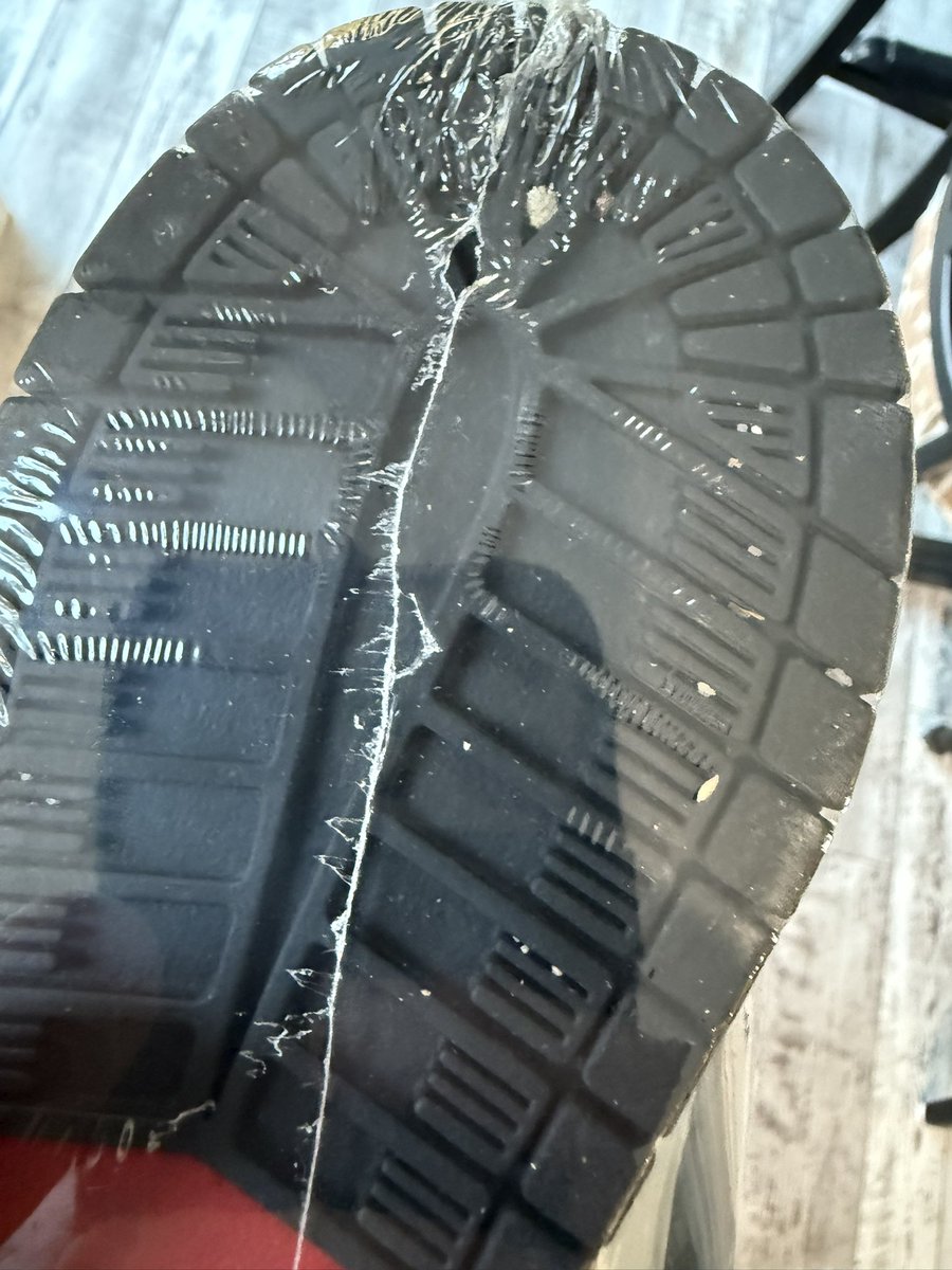 407SnkrLegend's tweet photo. @askdepop I purchased a sneaker described as new. Came back used with rocks in the sole. You sided with the seller. Please fix this! Do better! Clearly not new!! https://t.co/WVfMCxDG3K