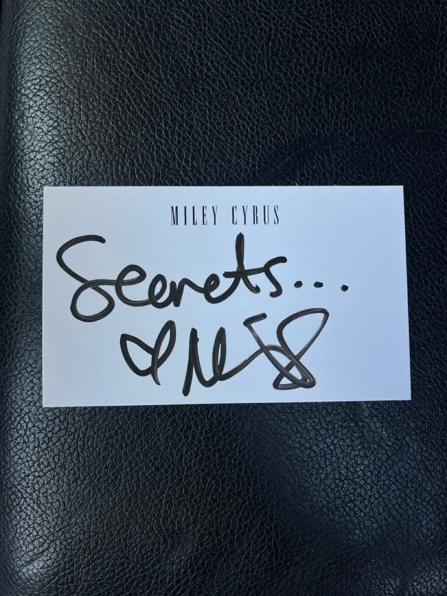 Próximo post da Miley já vai ser o anúncio da música 🙏