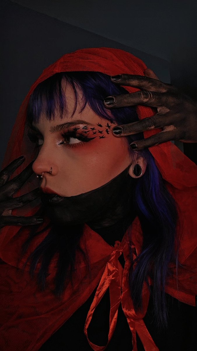 fourthlightout's tweet photo. my smile wraps around my head splitting it in two I dont have a clue how I can keep the top half glued. // I wonder where you are? I wanted you to show me. @twentyonepilots https://t.co/ZsddsUXyVq