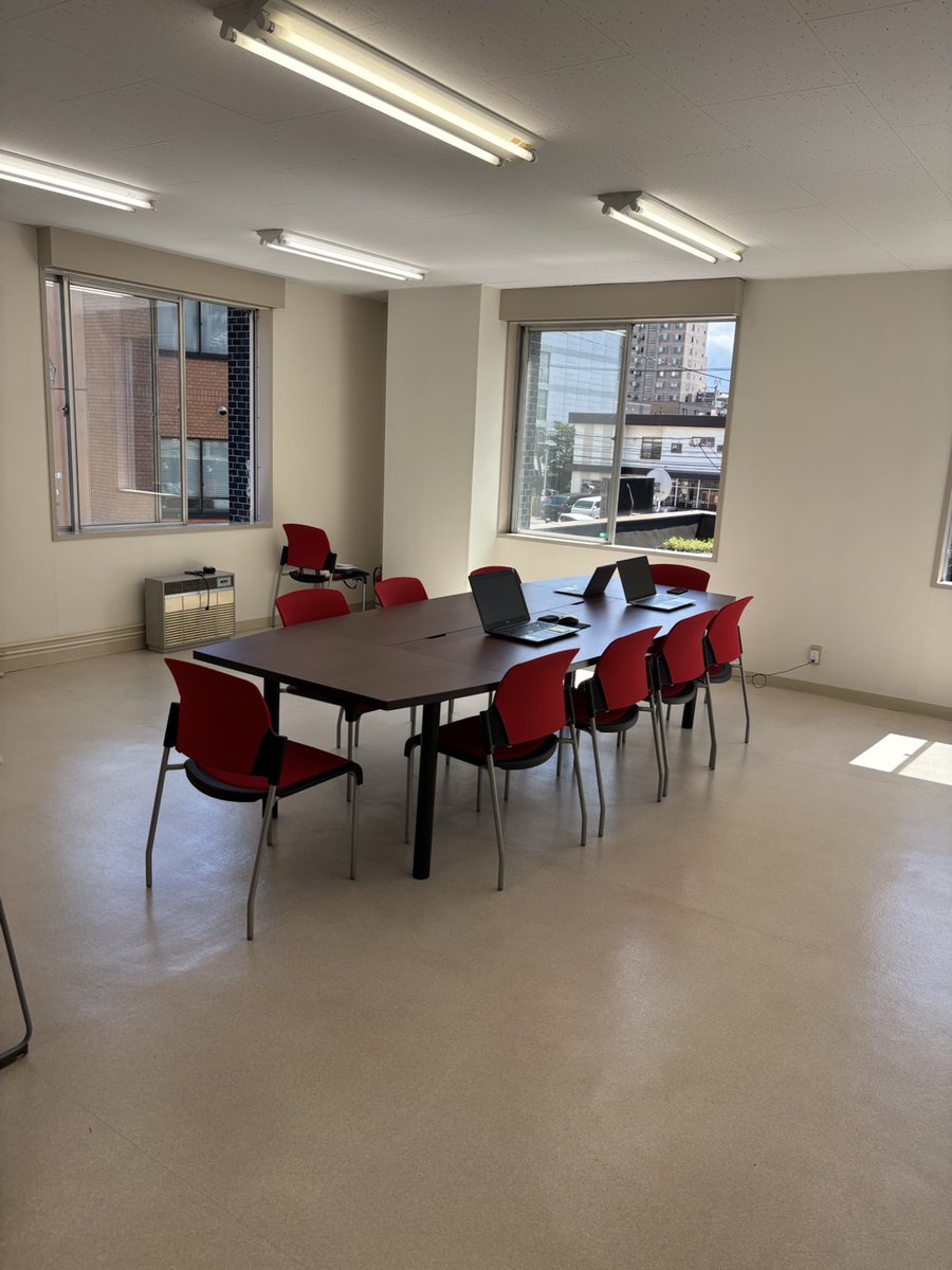 ◆場所：豊平区平岸2条7丁目1-15 第2豊水ビル2F
◆サービス提供時間：月〜金10:00〜16:00
◆作業内容：各種清掃、その他草刈り等の軽作業・工事現場等での補佐・データ入力・その他希望考慮

工賃は細分化し内容・成果によって変動。皆勤手当有り。自身のペースに合わせて日数、時間の調整可能。