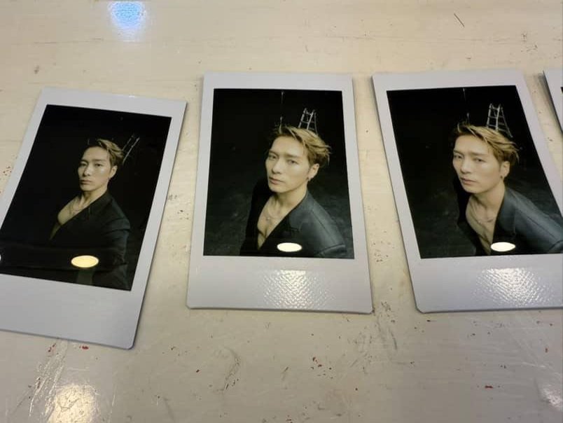 TEAMWANGCREW's tweet image. Dropping these without saying anything and gone is a crime!! @JacksonWang852 btw i'm happy you seem to be in a good good mood 😊 #JacksonWang #MAGICMAN2 #LetLoose