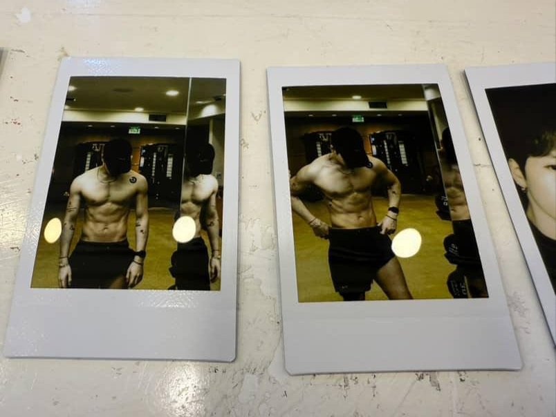 TEAMWANGCREW's tweet image. Dropping these without saying anything and gone is a crime!! @JacksonWang852 btw i'm happy you seem to be in a good good mood 😊 #JacksonWang #MAGICMAN2 #LetLoose