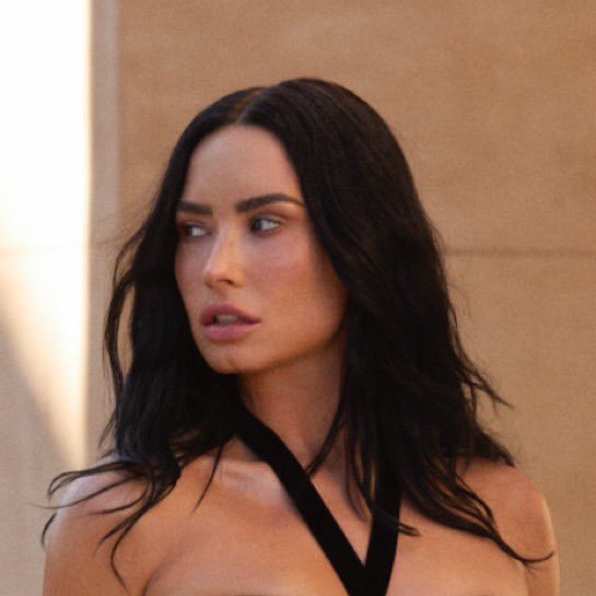 lonelylvato's tweet image. demi lovato i’m in love with you