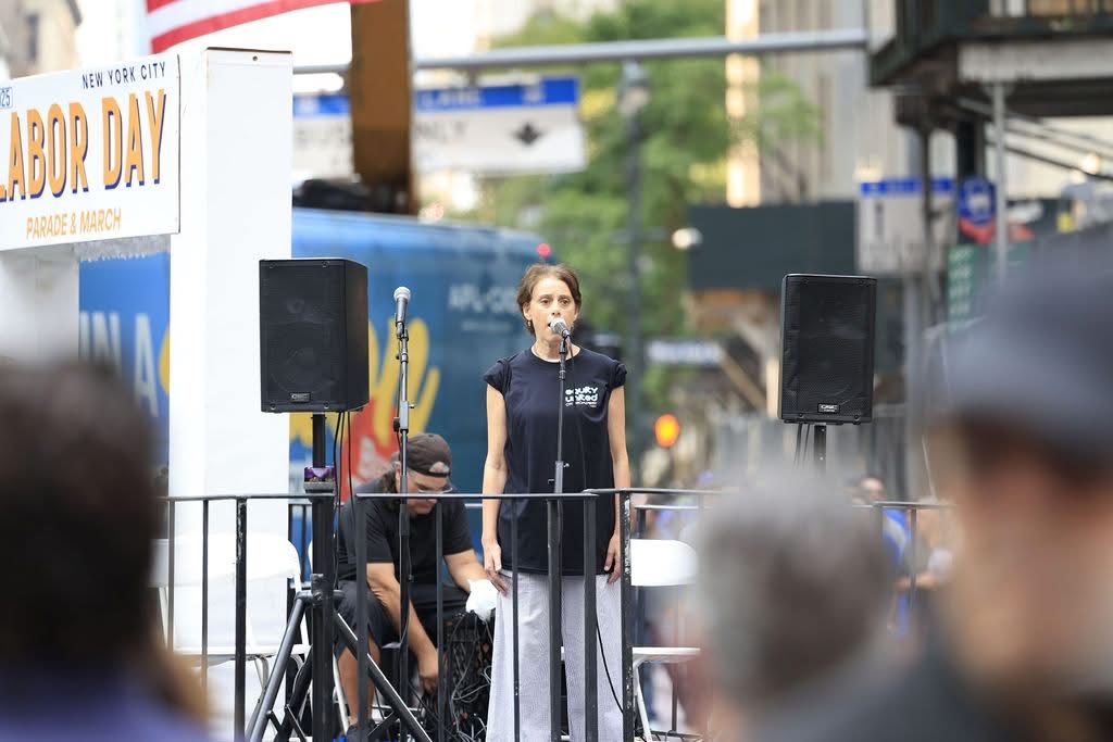 CentralLaborNYC's tweet image. Huge thanks to Actors’ Equity member and four-time Tony nominee Judy Kuhn for singing our National anthem at the Labor Day Parade! #LDP2025 #PowerInUnity
