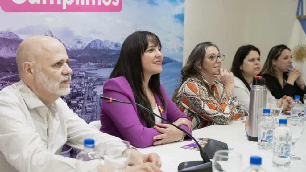 <a href="/VictoriaVuoto/">VictoriaVuoto</a> lo dijo claro: 
“Con esta reglamentación, el Estado deja de mirar para otro lado y empieza a garantizar derechos. Es salud pública, no caridad.” 🗣️🔥