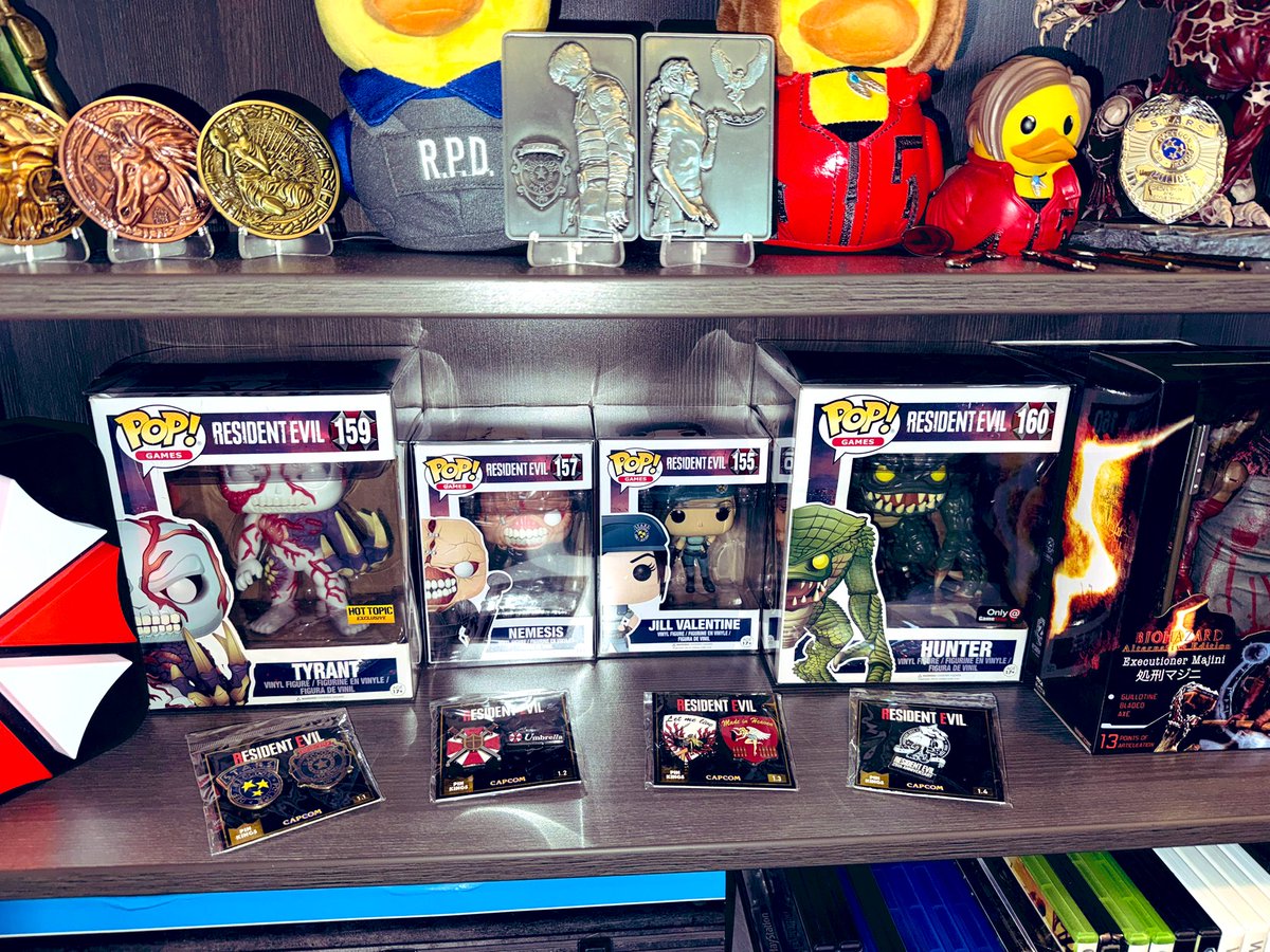 bought Nemesis from a con on Saturday &amp; the guy mentioned he had a tyrant &amp; hunter which he bought on Sunday for me so now i just have to find reasonably priced Leon &amp; licker funkos then i’ll have the Resident Evil collection 👀
