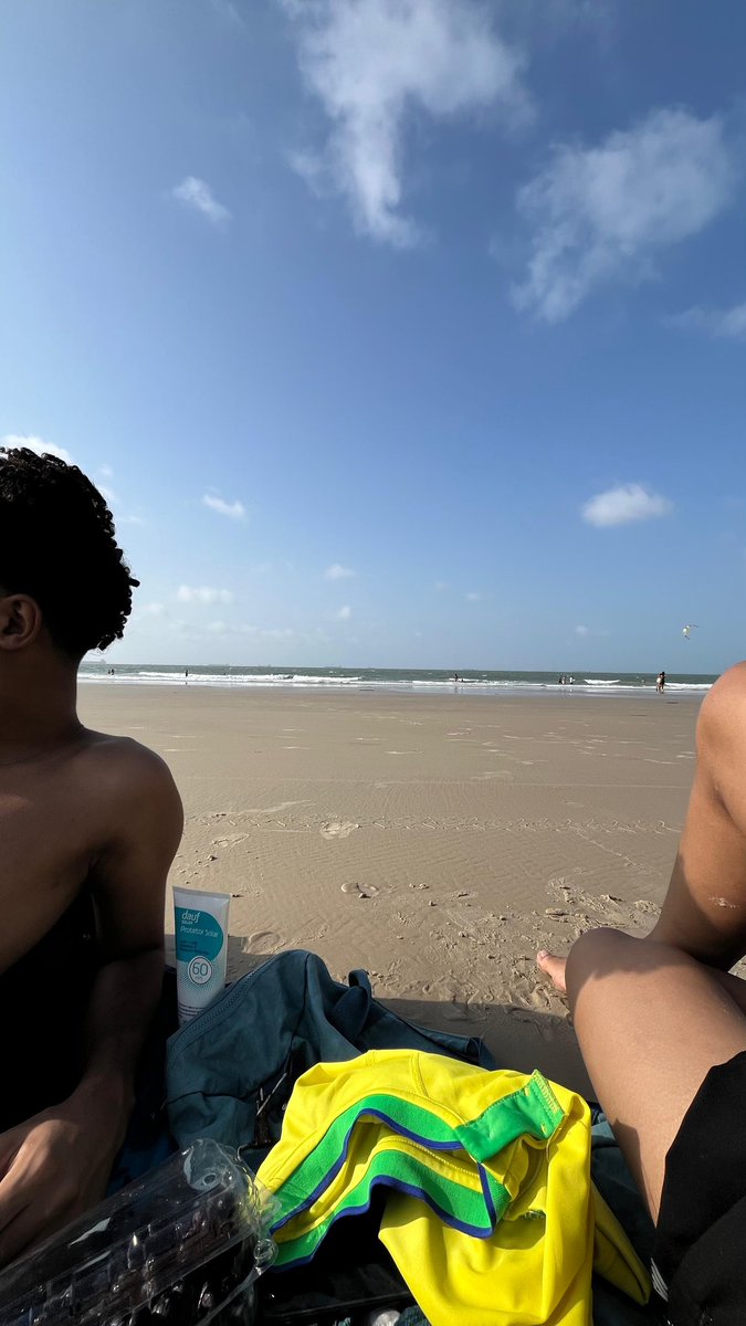 o fodahh de morar em ilha é poder bronzear no meio de uma segunda pra nao voltar brancudo pra facul 🏖