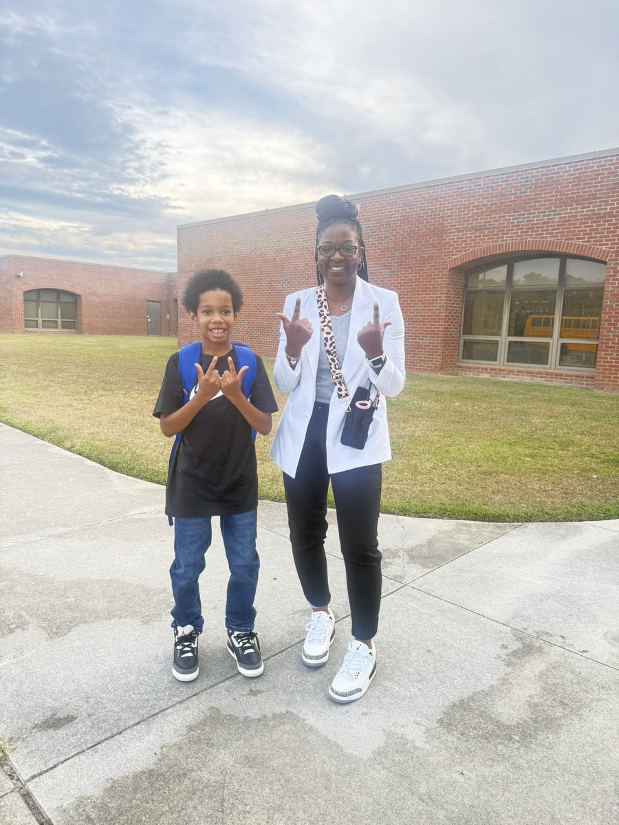 Good Mornings and Jordan 3’s kind of Monday!   #LAESBears <a href="/LoydEAuman/">Loyd E. Auman Elementary</a>  <a href="/CumberlandCoSch/">Cumberland County Schools</a> 💙 💛