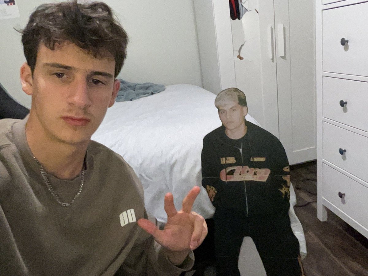 limitsirl's tweet image. Live with @StableRonaldo 
twitch.tv/limitsirl