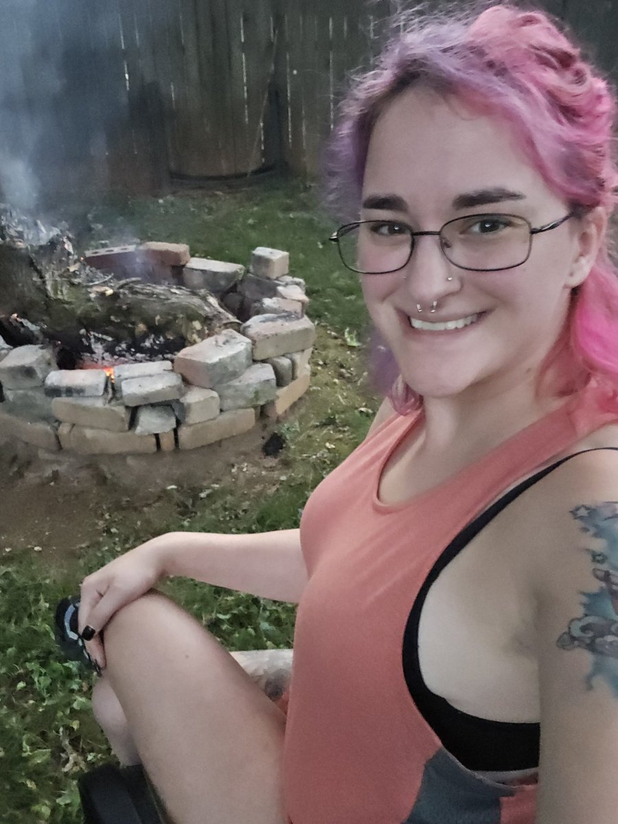 GothicMyst's tweet photo. Warming up by the fire....want to join me? 🔥😏 https://t.co/MPuaewFZ2P