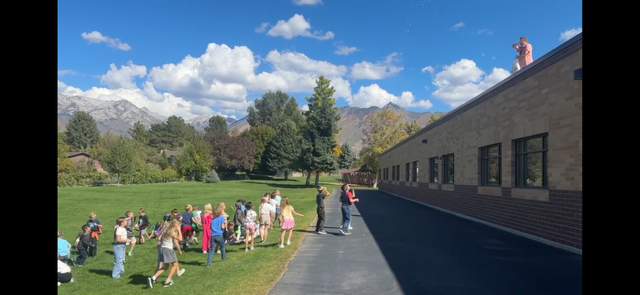 HighlandElemen5's tweet photo. Hello Highland Hawks!

Check your email or Facebook/Instagram for the latest Hawk Walk Totals. https://t.co/RBJzd7zgTn