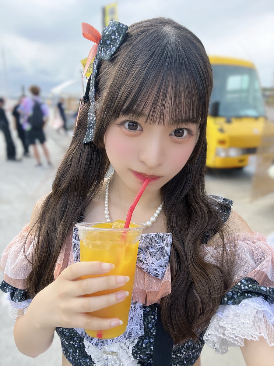 ジュース飲んでる姿もかわいい？♡