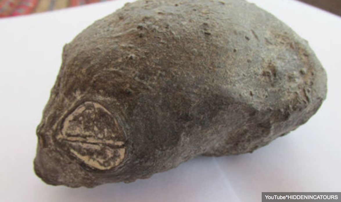 BIZARRE HUMANOID HEAD DISCOVERED IN PERUVIAN CAVE

Imagine exploring the arid desert region of southern Peru when suddenly you see a cave in the distance…

🧵