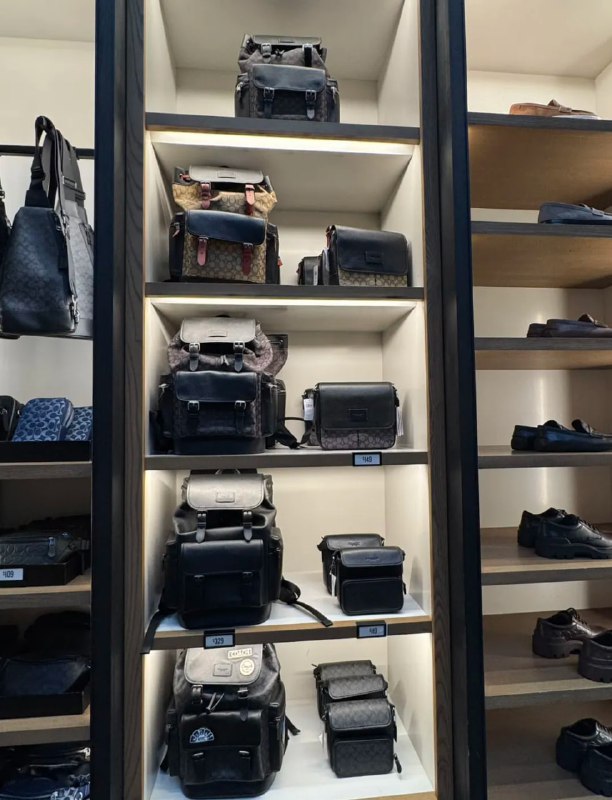 danicaloveenzo's tweet photo. The Coach store at the Castle Outlet Mall in Los Angeles is dazzling
#shopping #LosAngeles https://t.co/5fHcWXjhDV