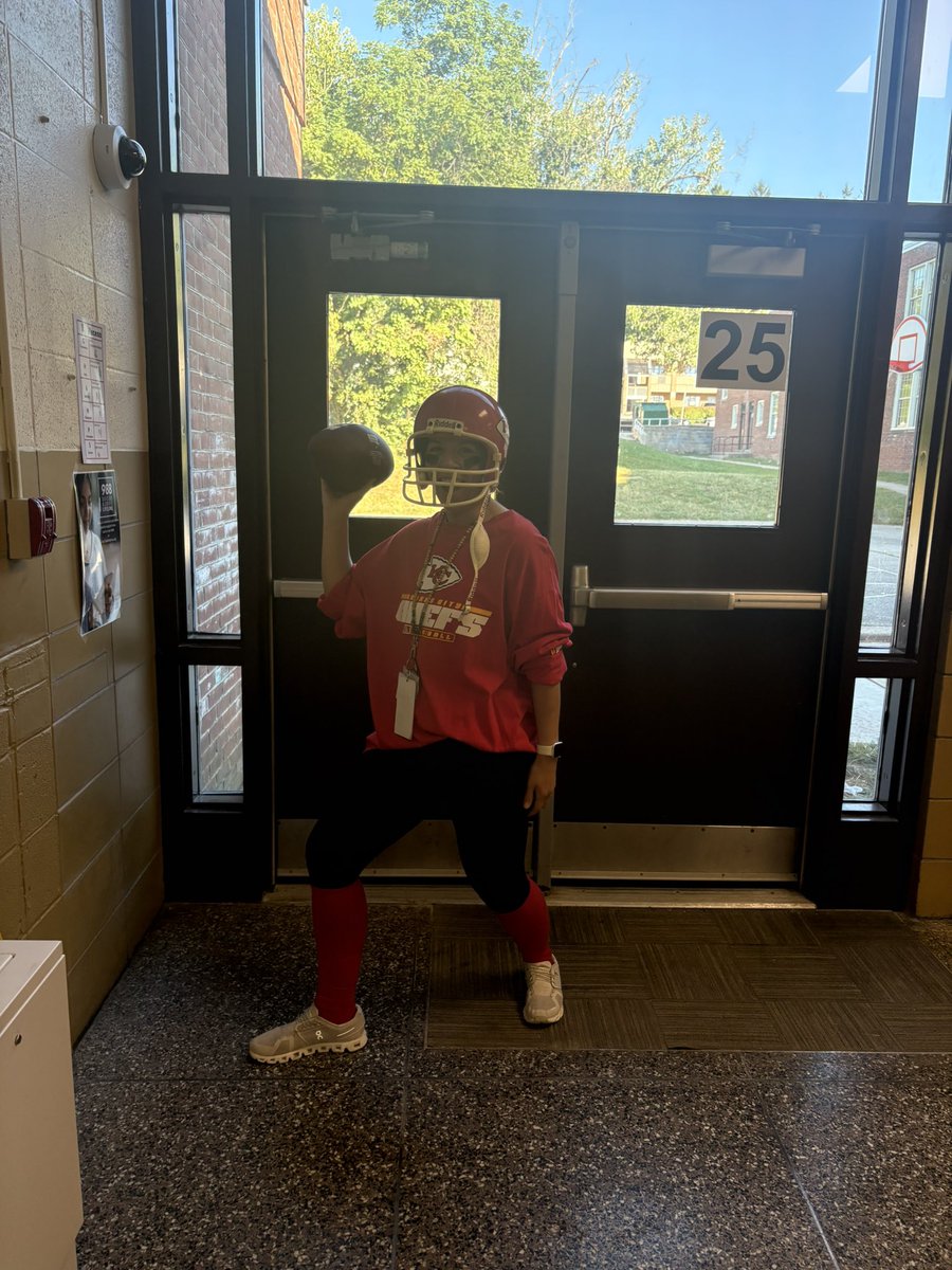 Miss__Berry's tweet photo. #OMESMatchUp 👯♂️
The duos did NOT come to play on Friday! After finding their match on Tuesday, teachers + staff showed up in full duo style! So... who’s taking the win?! 🏆@PrescottOMES @canstafford https://t.co/u3cw1zYF9O