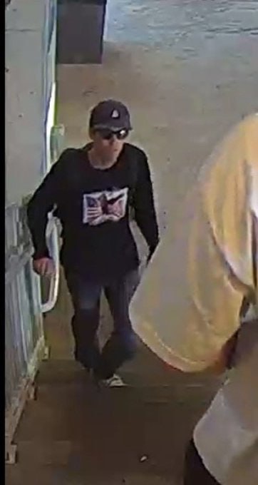 BREAKING: Person of interest in the assassination of Charlie Kirk.
See more on 👇👇 
signal.group/#CjQKIM18Q2zSH…