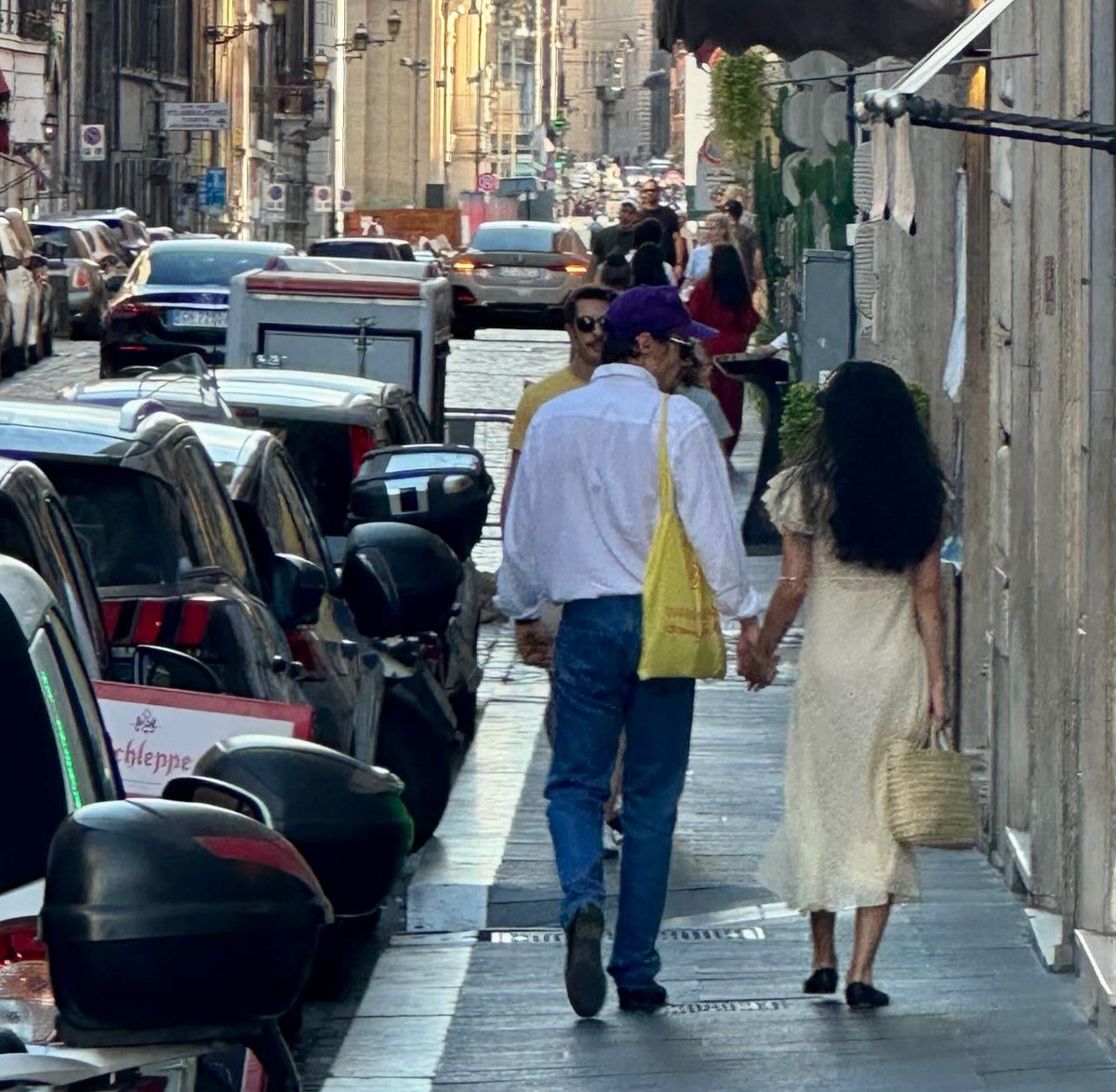 I know he looks so good in that white shirt! Let me seeeee