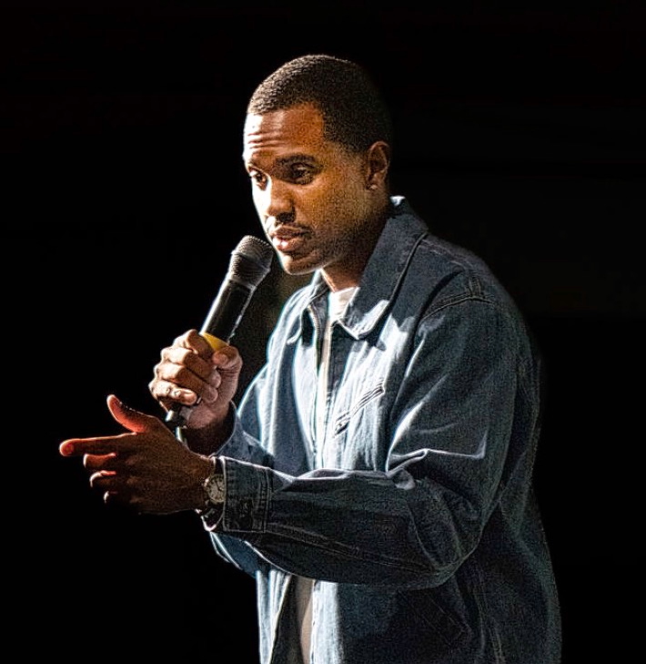 From Courts to Comedy: Xavier Smith brings weekly stand-up vibes to West Seattle 
westsideseattle.com/robinson-paper…