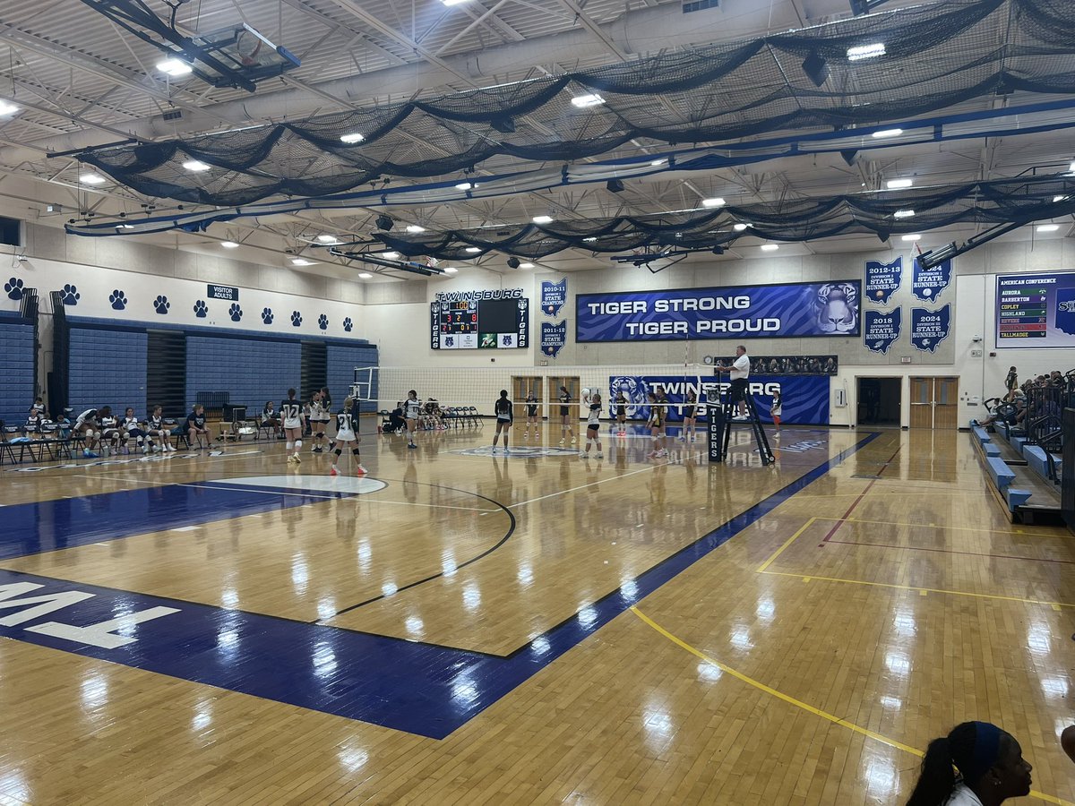 RBCPrincipal's tweet photo. The 8th Grade Volleyball Team played hard and showed a ton of grit!!  Go Tigers!!
@TwinsburgTigers https://t.co/tASEP1shyQ