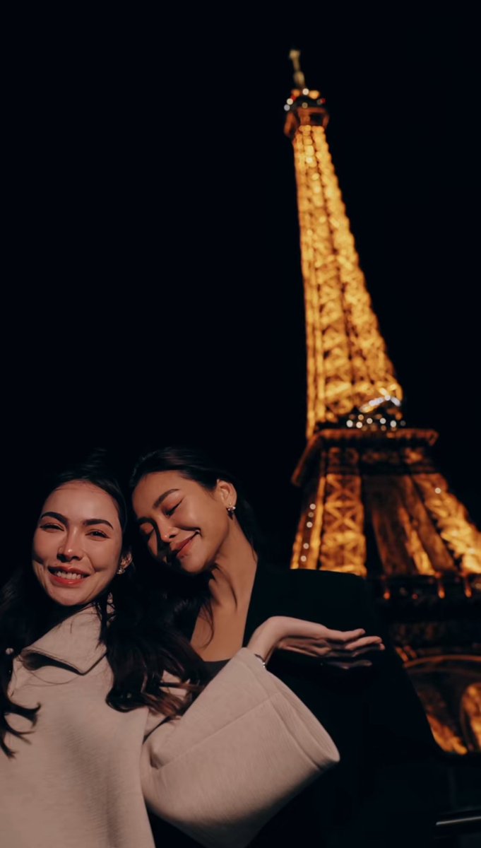 littleprince_21's tweet image. อยากจะบอกว่า เป็นช่วงที่ดีที่สุดช่วงนึงของอิงล็อตเลย

In your golden hour ... ✨
We were just two lovers -

#ENGLOTinfinityTourinEUROPE25
#อิงล็อต #EngLot
#อิงฟ้ามหาชน #ชาล็อตออสติน