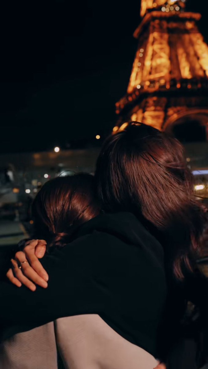 littleprince_21's tweet image. อยากจะบอกว่า เป็นช่วงที่ดีที่สุดช่วงนึงของอิงล็อตเลย

In your golden hour ... ✨
We were just two lovers -

#ENGLOTinfinityTourinEUROPE25
#อิงล็อต #EngLot
#อิงฟ้ามหาชน #ชาล็อตออสติน