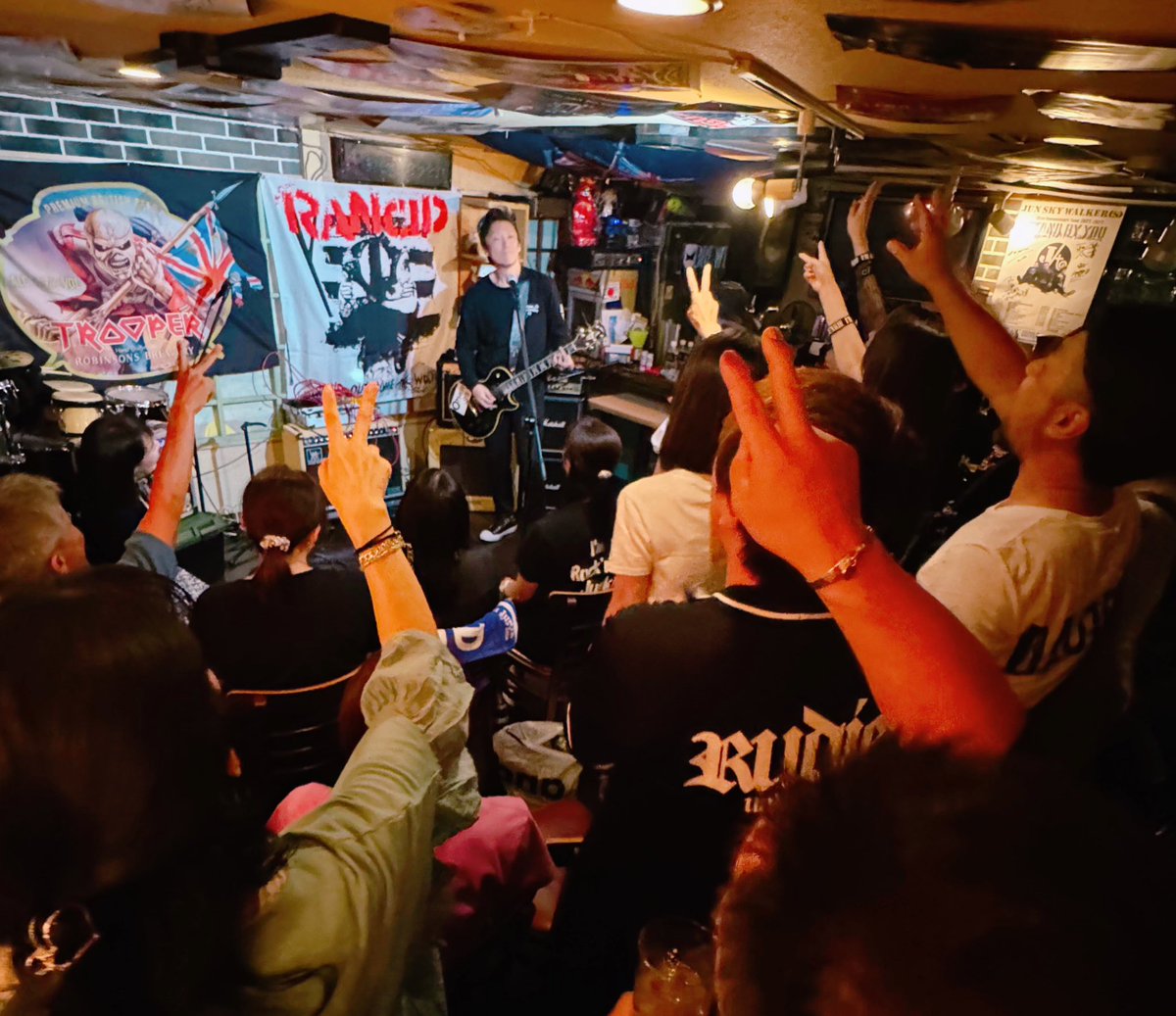 juntamori's tweet image. Happy MORI-Versary 60
Solo Tour「Summer Gigs」
本厚木GreenBud!! 
GreenBud!! presents 2マン
ACODISCO a.k.a. TORUxxx
「acovicious」リリースおめでとうございます。
トール君マサ君お疲れ様でした。
2番手に出させてもらいましたが、凄い盛り上がり。
 #THESTARCLUB
#TORU
#ジュンスカ
#森純太