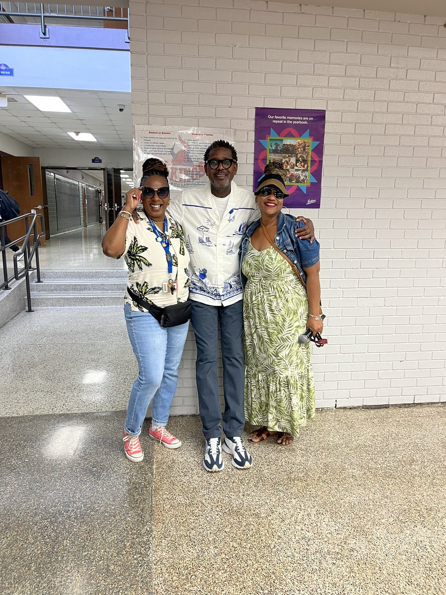 DonnaBolden10's tweet image. 💡Did you know?
A simple HELLO can:
✅ Break the ice
✅ Build friendships
✅ Spread kindness
✅ Start a movement
Let’s change the world, one hello at a time 💚
#HelloWeek @sandyhook