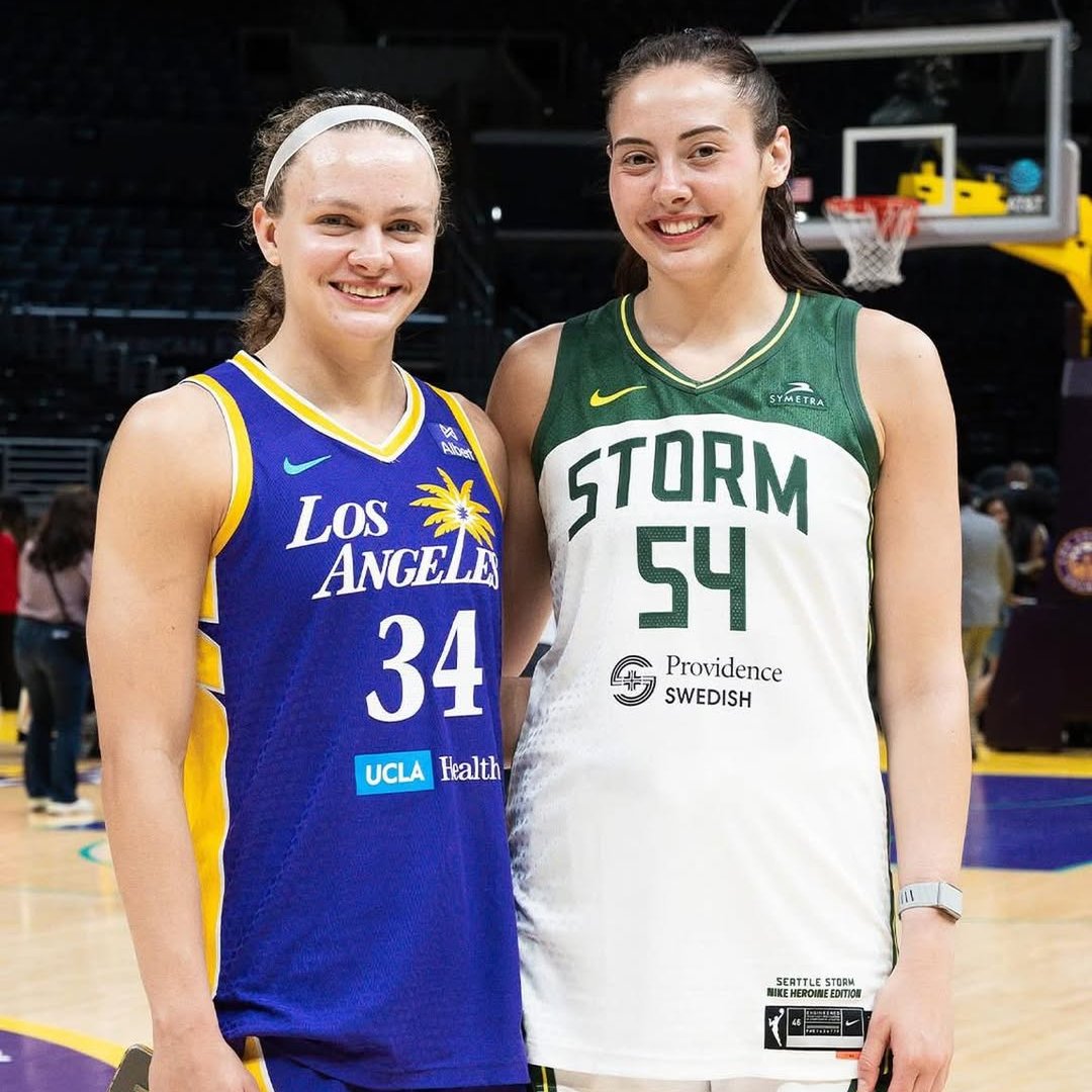 WNBL's tweet photo. Reuniting Down Under 🦘

College teammates Grace Berger and Mackenzie Holmes will face off in Round 1 of WNBL26, as Holmes' Geelong Venom hosts Berger's Sydney Flames on October 18th 👀

Watch every game this season Live &amp; Free via 9Now 💻 https://t.co/smwOcljwXk