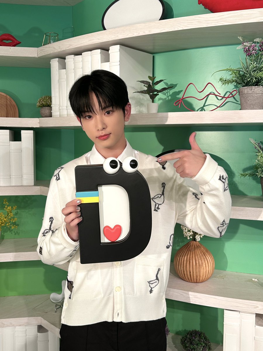 DayDay.【日テレ公式】 (@ntv_dayday) on Twitter photo \9月15日(月)の #DayDay.🌱/
曜日メンバー🌟
﹉﹉﹉﹉﹉﹉﹉
🐰#HARUA さん(&TEAM)
#andTEAM <a href="/andTEAMofficial/">&TEAM OFFICIAL</a>
@ntv_dayday をフォローして
感想コメントをお寄せください🙌 \9月15日(月)の #DayDay.🌱/
曜日メンバー🌟
﹉﹉﹉﹉﹉﹉﹉
🐰#HARUA さん(&TEAM)
#andTEAM <a href="/andTEAMofficial/">&TEAM OFFICIAL</a>
@ntv_dayday をフォローして
感想コメントをお寄せください🙌