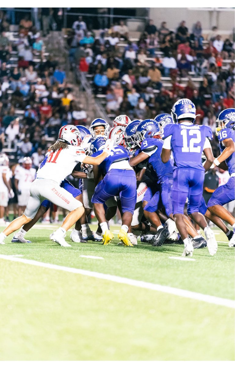 DashHolley's tweet image. GʻØŦŦÂ ĤĀVƐ ÏŦ...
.
#freshman #LB on #Varsity 
@NHSTrojansFB @HighSchoolBlitz
@_dmanning99 @AWilliamsUSA @ErikRichardsUSA @FBUAllAmerican @stevequinnFBU @coachMc_OB @Level99Training @SCarolinaFBU @