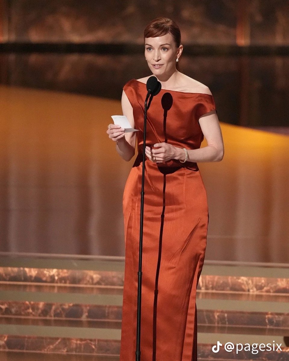 AdolfoPlot's tweet image. Britt Lower acaba de ganar el Emmy 🏆
Y yo me pregunto… ¿quién lo recibió? 👀
¿Helly R o Helena Eagan? #Severance #Emmys