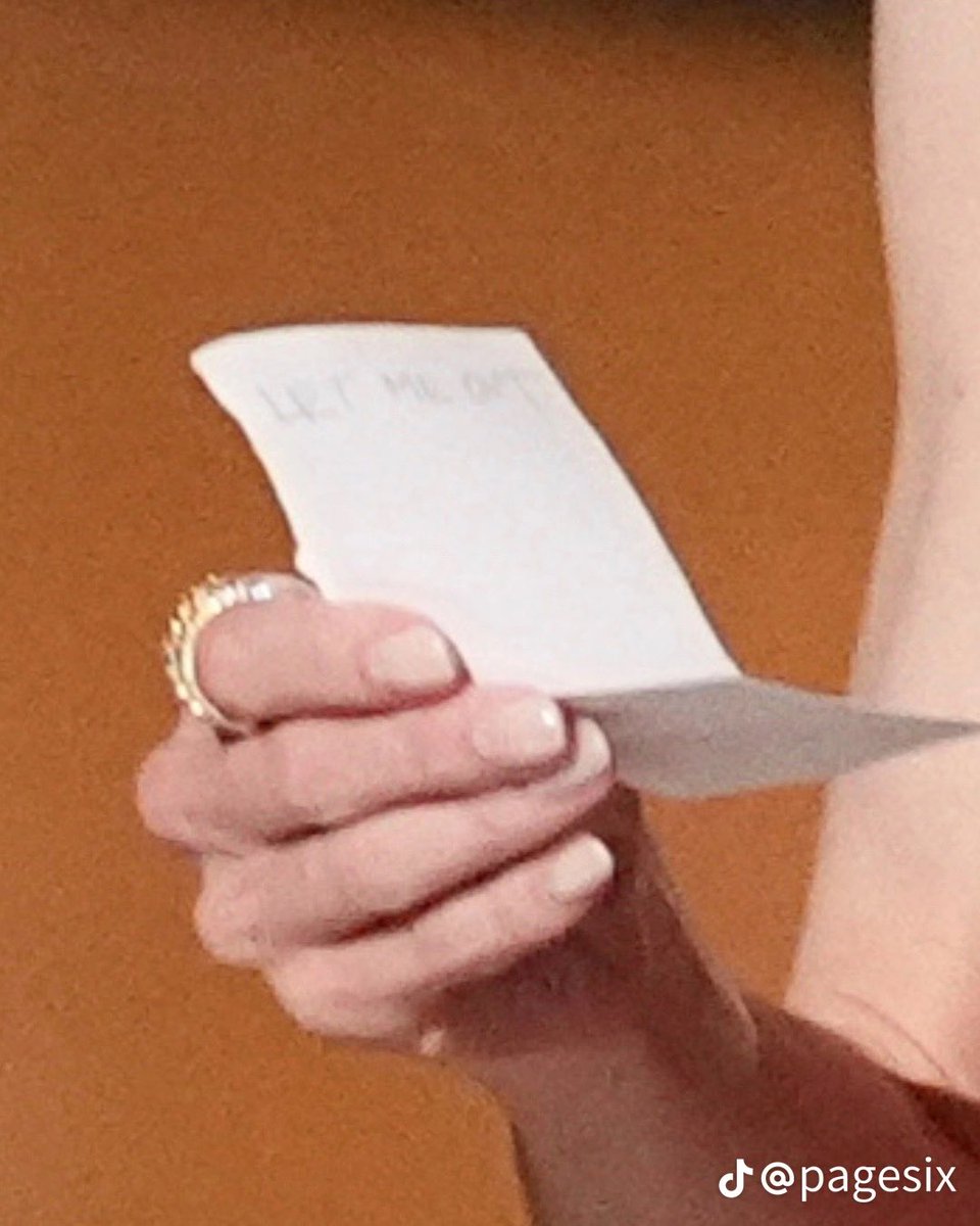 AdolfoPlot's tweet image. Britt Lower acaba de ganar el Emmy 🏆
Y yo me pregunto… ¿quién lo recibió? 👀
¿Helly R o Helena Eagan? #Severance #Emmys