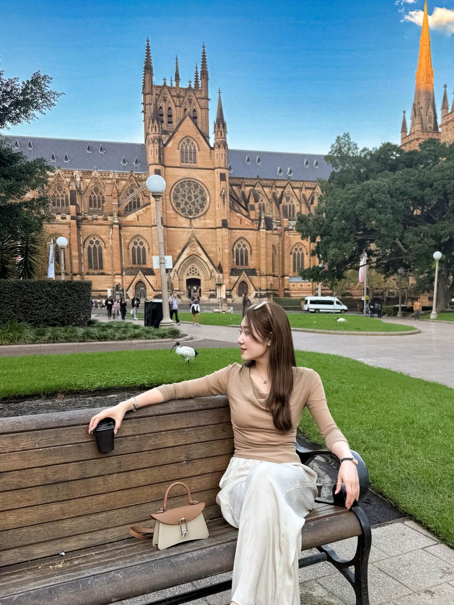 Camila809012's tweet image. Relaxing on a sunlit bench in front of stunning gothic architecture ⛪✨ Loving the peaceful vibes and city beauty 🌿👜 #CathedralViews #CityChill #UrbanEscape