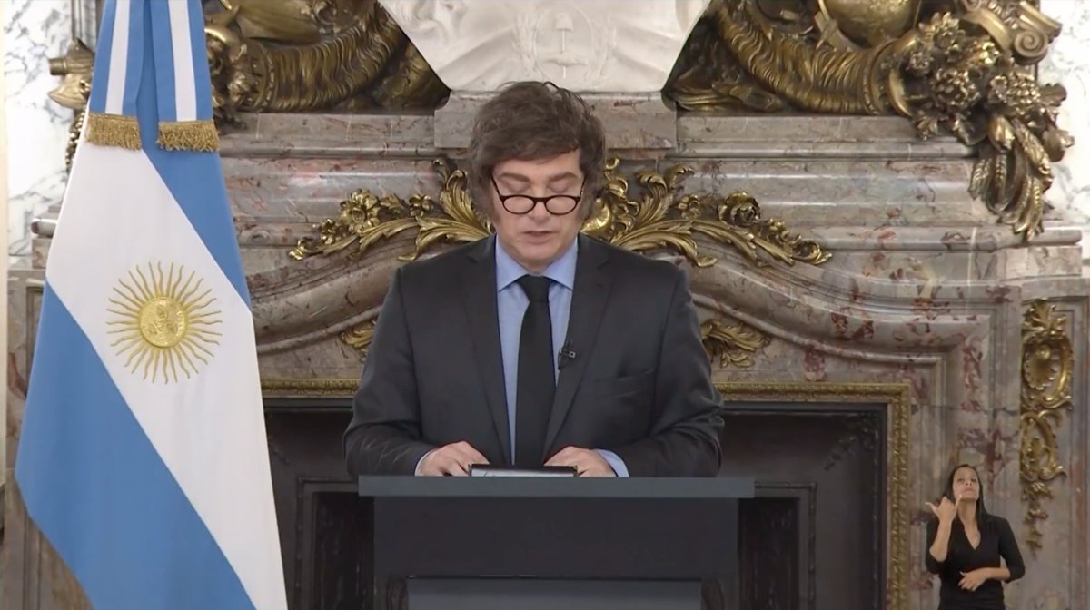 Javier Milei: "Este presupuesto le asigna 4.8 billones de pesos a las universidades nacionales, aumenta el gasto en jubilaciones un 5% y en salud un 17%. El monto recibido por cada pensionado por discapacidad también aumentará"
