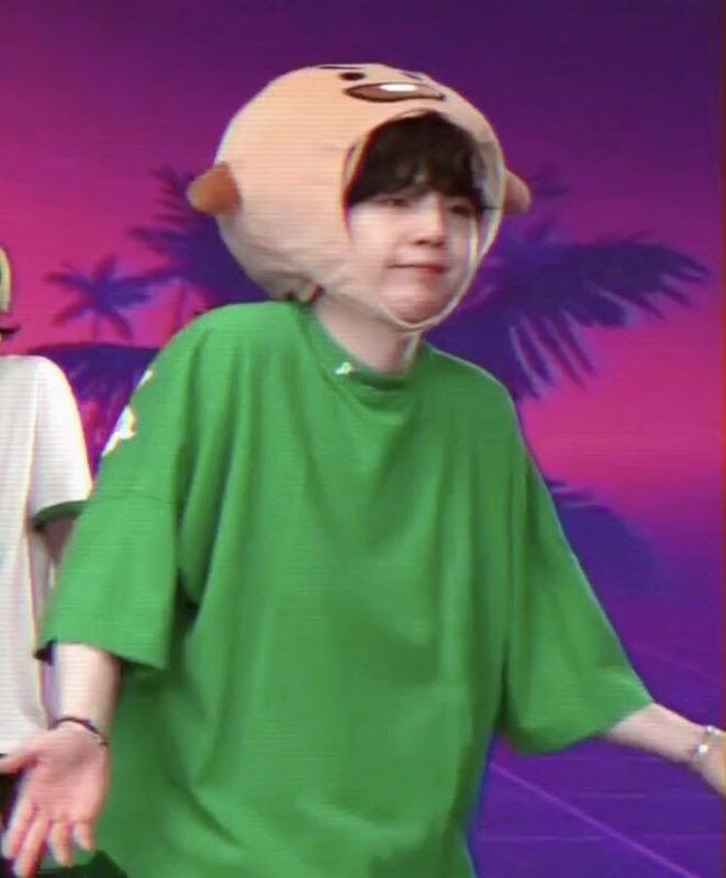 driver_jams's tweet photo. @kimgayism I love for a fact that they put a spoiler right into our nose and we misunderstand or whatever and when the album drops clown memes comes around so I am not gonna jump into conclusions instead waiting to get clowned AGAIN lol https://t.co/4AtYc1n2U2