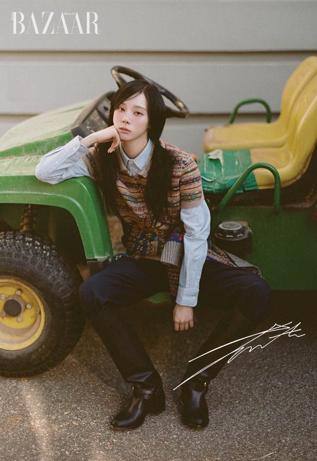 winter700_'s tweet photo. 하퍼스 바자 코리아 10월호 엽서 #윈터 https://t.co/3Q2094XKuL