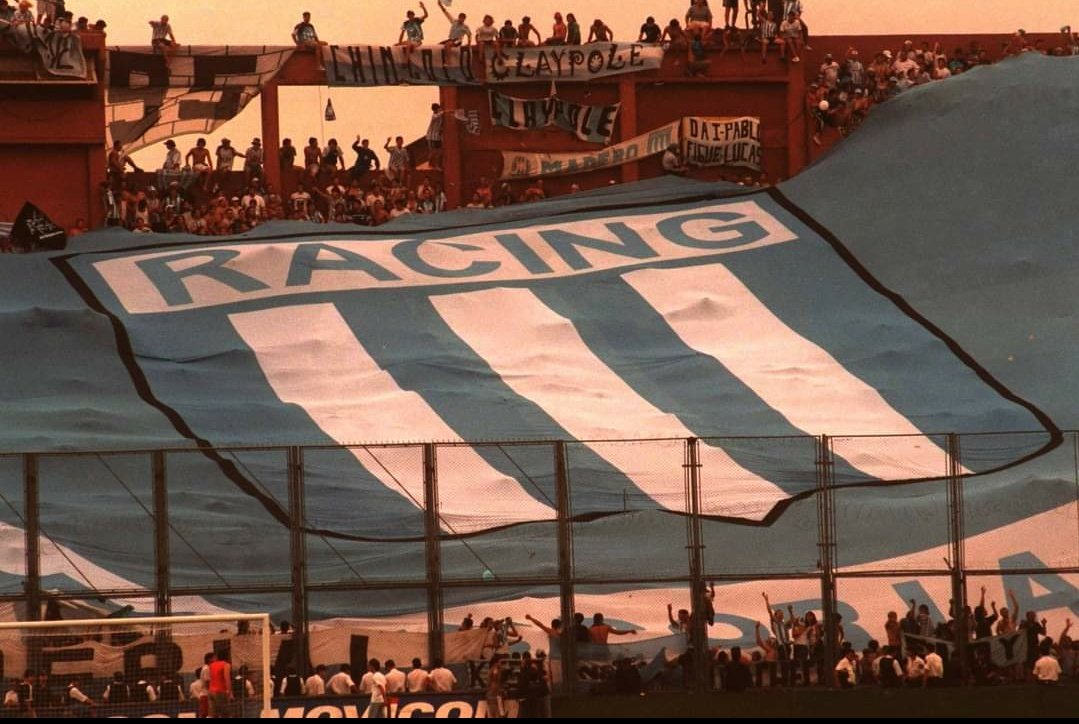 GuidooGarcia_'s tweet photo. HAY UNA CANCHA EN LINIERS
JUEGA VELEZ DE LOCAL
SOLO LA ACADE 
LA PUEDE LLENAR https://t.co/gQgDwmslCz