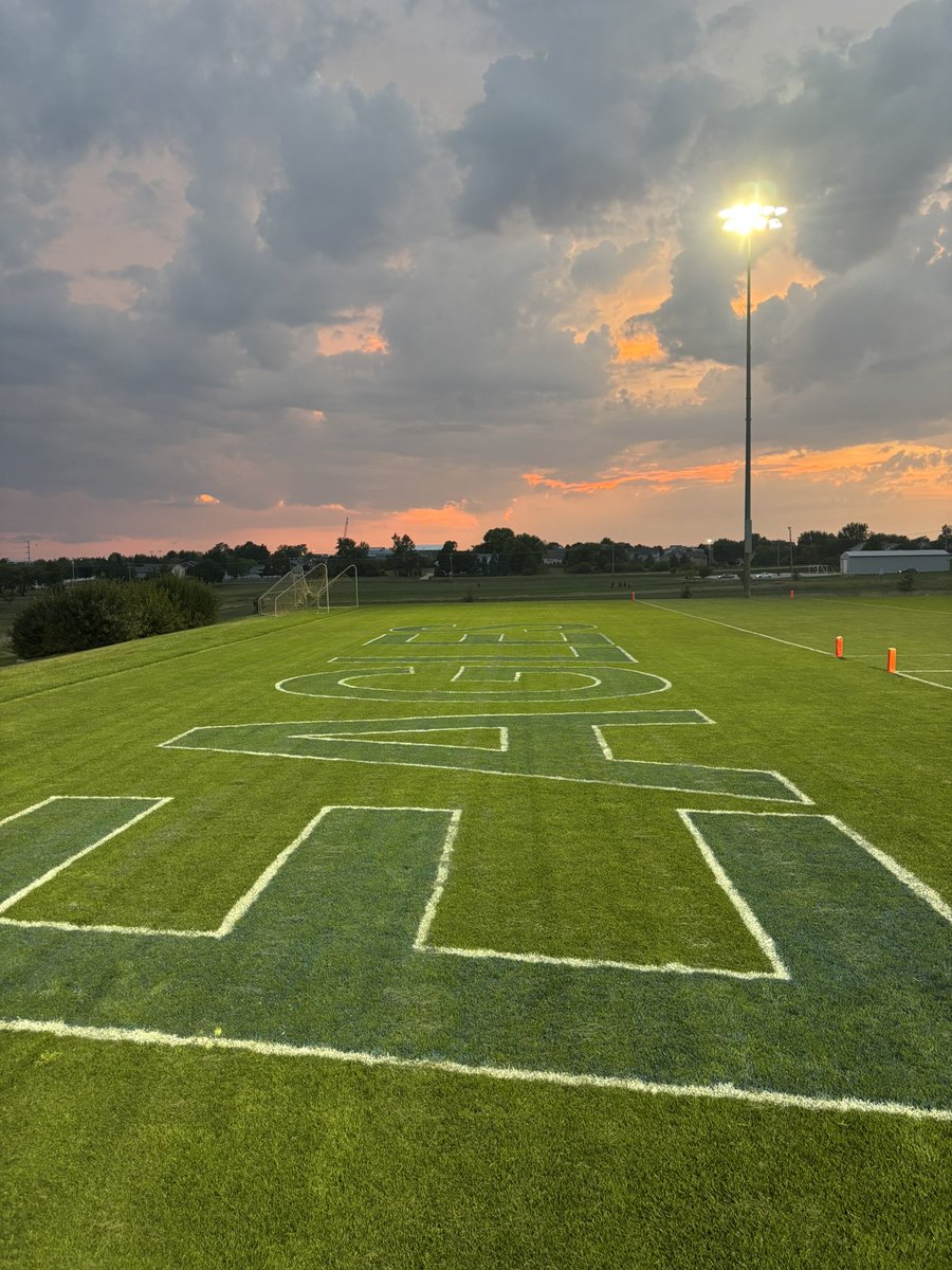 KCCREC's tweet image. 1st night of Flag Football.  The field crew took care of us. Loving the blue outline on the yardage markers.