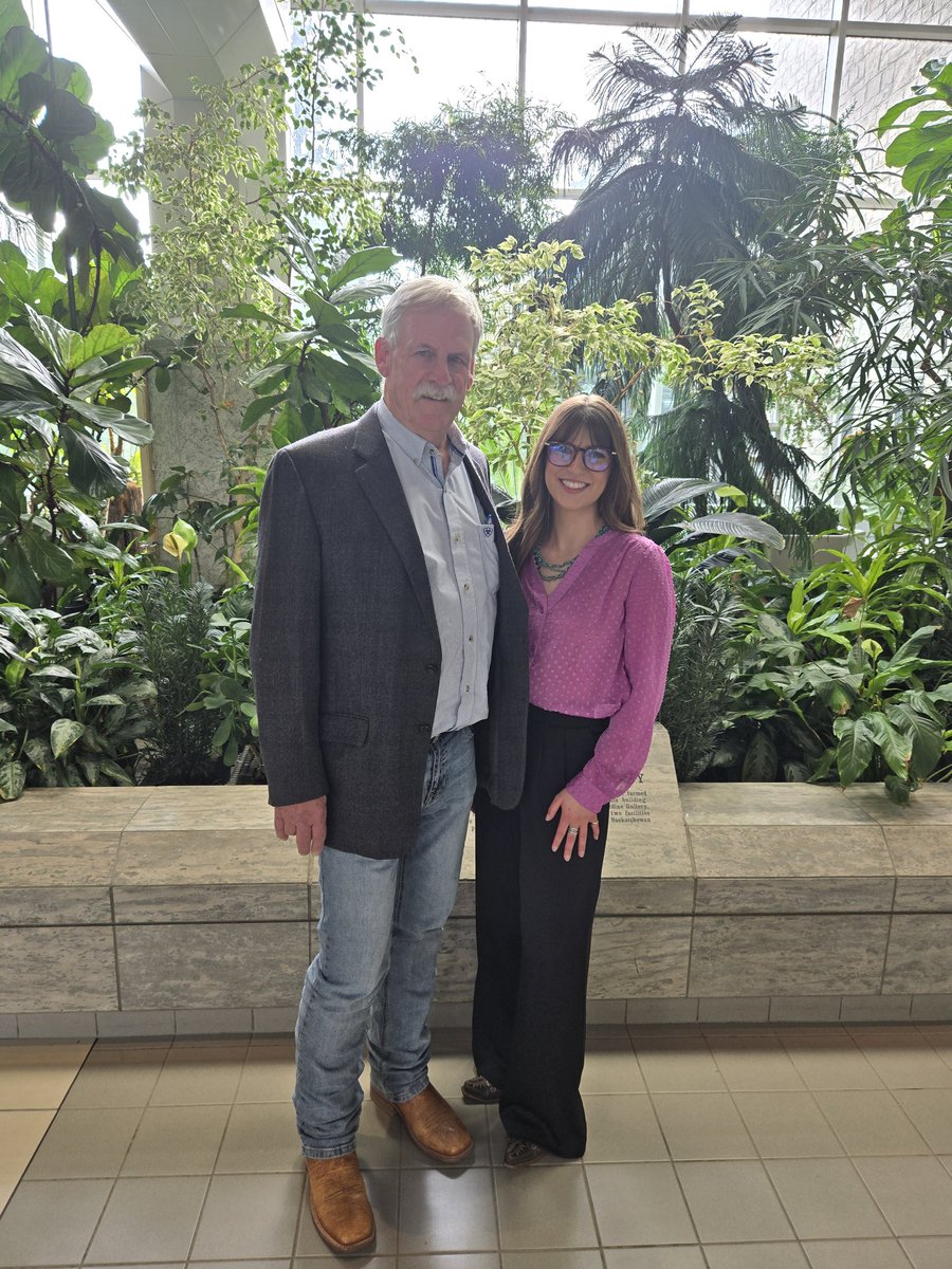 DrBart_Beef's tweet image. Congratulations, Jourdyn Sammons, on successful defense of your MSc dissertation &apos;Effect of Annual &amp;amp; Perennial Forage Systems on Biomass and Quality and Soil Microorganisms&apos;! #RegenerativeAgriculture #AppliedBeefForageResearch #LardnerLab @agbiousask