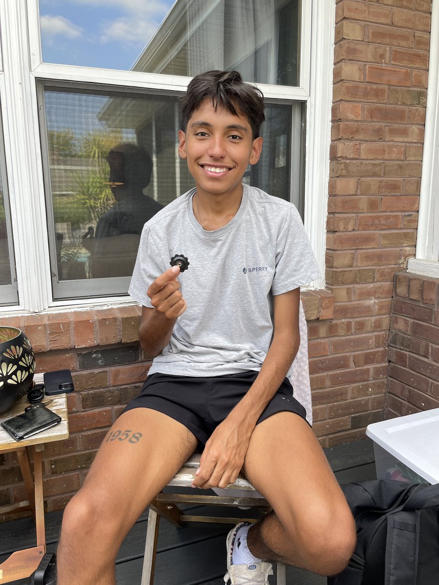 Shout out to Emiliano Rosales-Lopez on winning the first Extra Gear award of 2025 for smashing his 6k PR by nearly 90 seconds this past Saturday at the Hanover Invitational.  Way to go Millie!