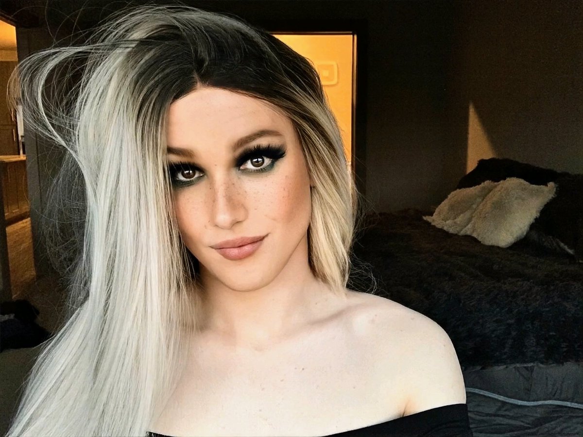 mayasinclairxo's tweet photo. My makeup thooo https://t.co/gefyp6L2Ac