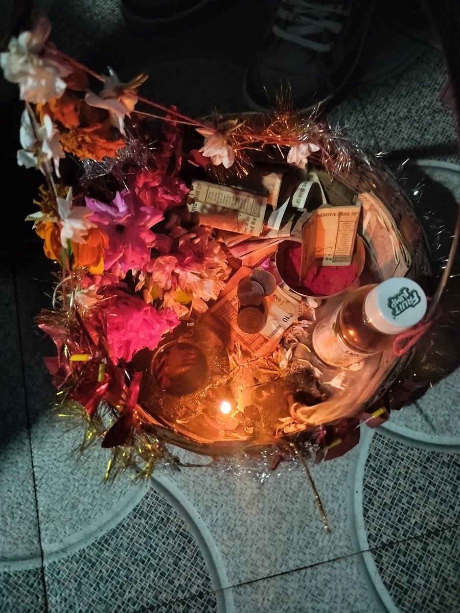 सभी को शॉइरी-साज़ा/सायर (अश्विन संक्रान्ति) की शुभकामनाएं...🌸🌸🌸

साज़ा आऊ शॉइरी, भौर फुली गलदोदी
तू आणी ज़ोता रा ल्होसर, हाऊं बाल्हे री बोदी।