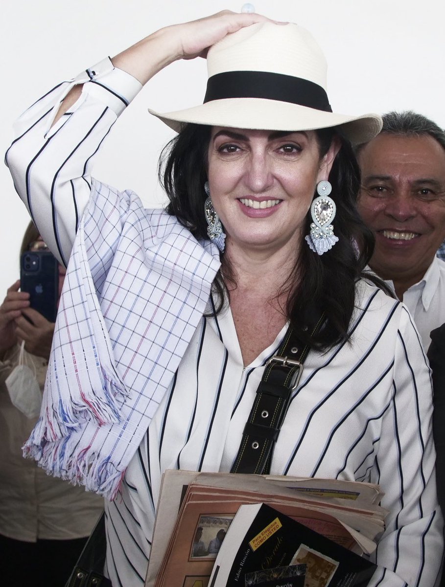 Vamos a ver quién se cansa primero, si los que tumban los ladrillos o los que llegamos a pegarlos.

¡Más firmes que nunca con <a href="/MariaFdaCabal/">María Fernanda Cabal</a>! 🇨🇴