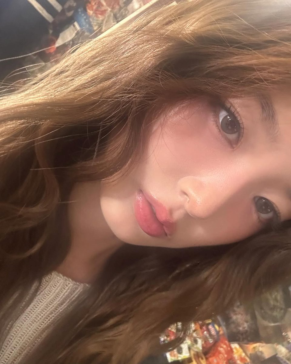 intruede's tweet photo. Already done my make-up for the day, siap kelas pagi (tapi tidur lagi) https://t.co/wm9dv62IcA