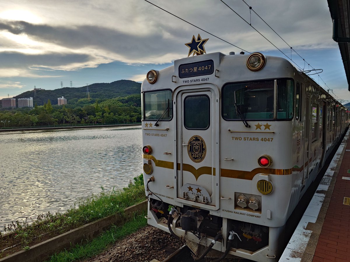 saicocom's tweet photo. ふたつ星4047、長崎→武雄温泉に乗りました。新幹線なら30分のところ、3時間かけて走ります。まさに鉄道旅の醍醐味です。 https://t.co/lH4l5wJVKI
