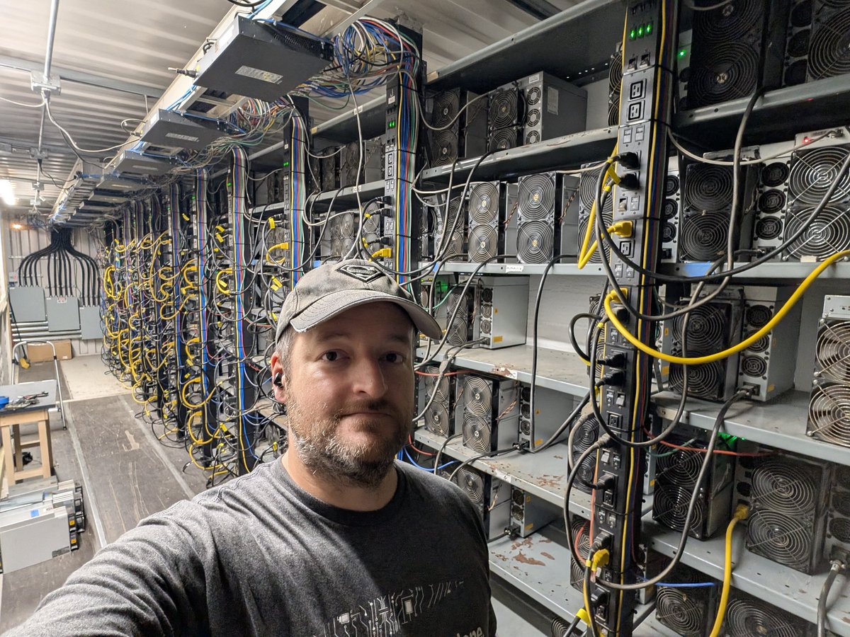IACryptoMining's tweet image. Countdown to being filled up. Just did the calculations last night to know where the last miner will be placed... At the current container....