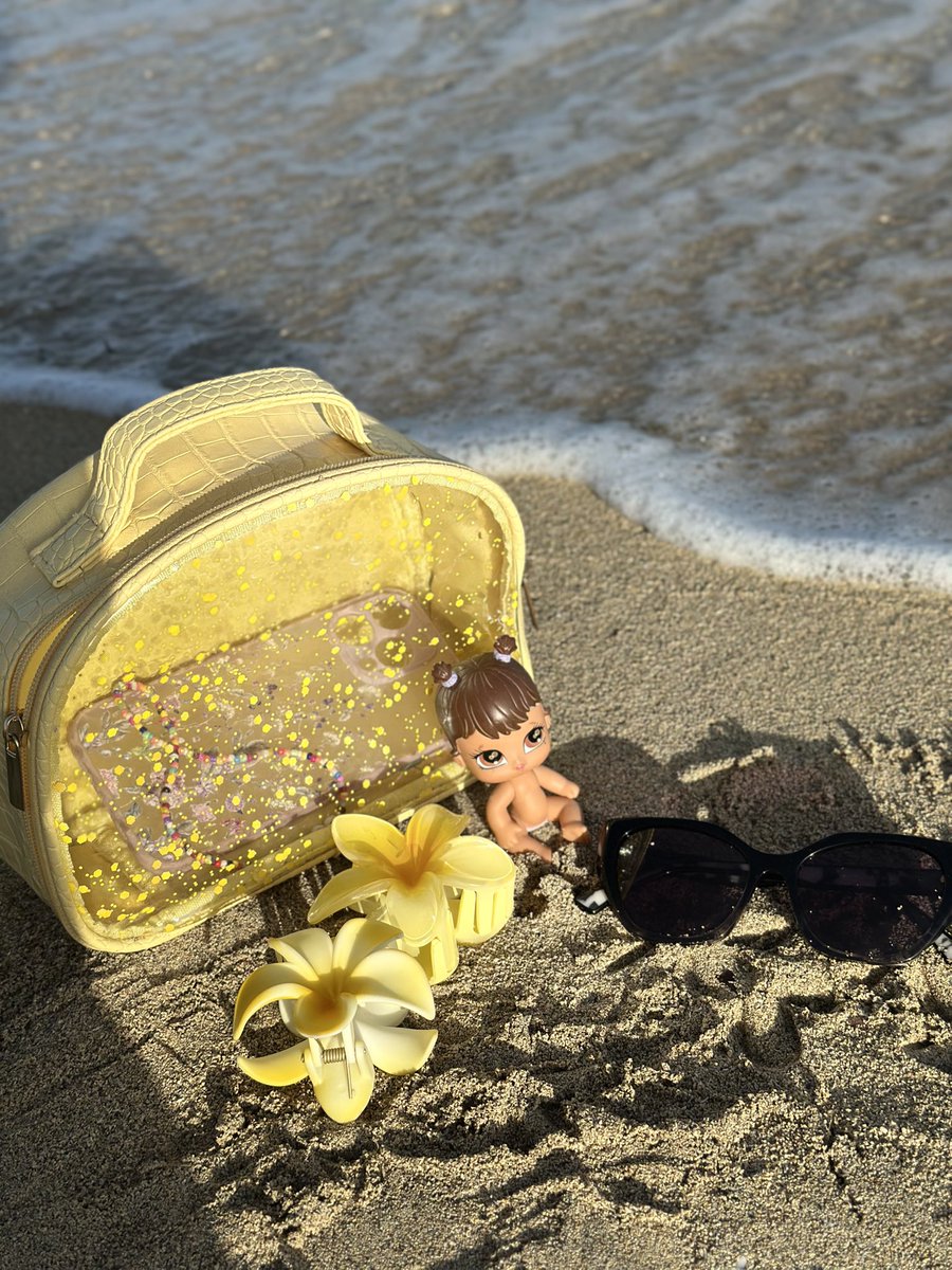 منظر الإنسان وهو تارك كل شيء خلفه ، ومختار صحته النفسية وسلامه الداخلي راائع ..